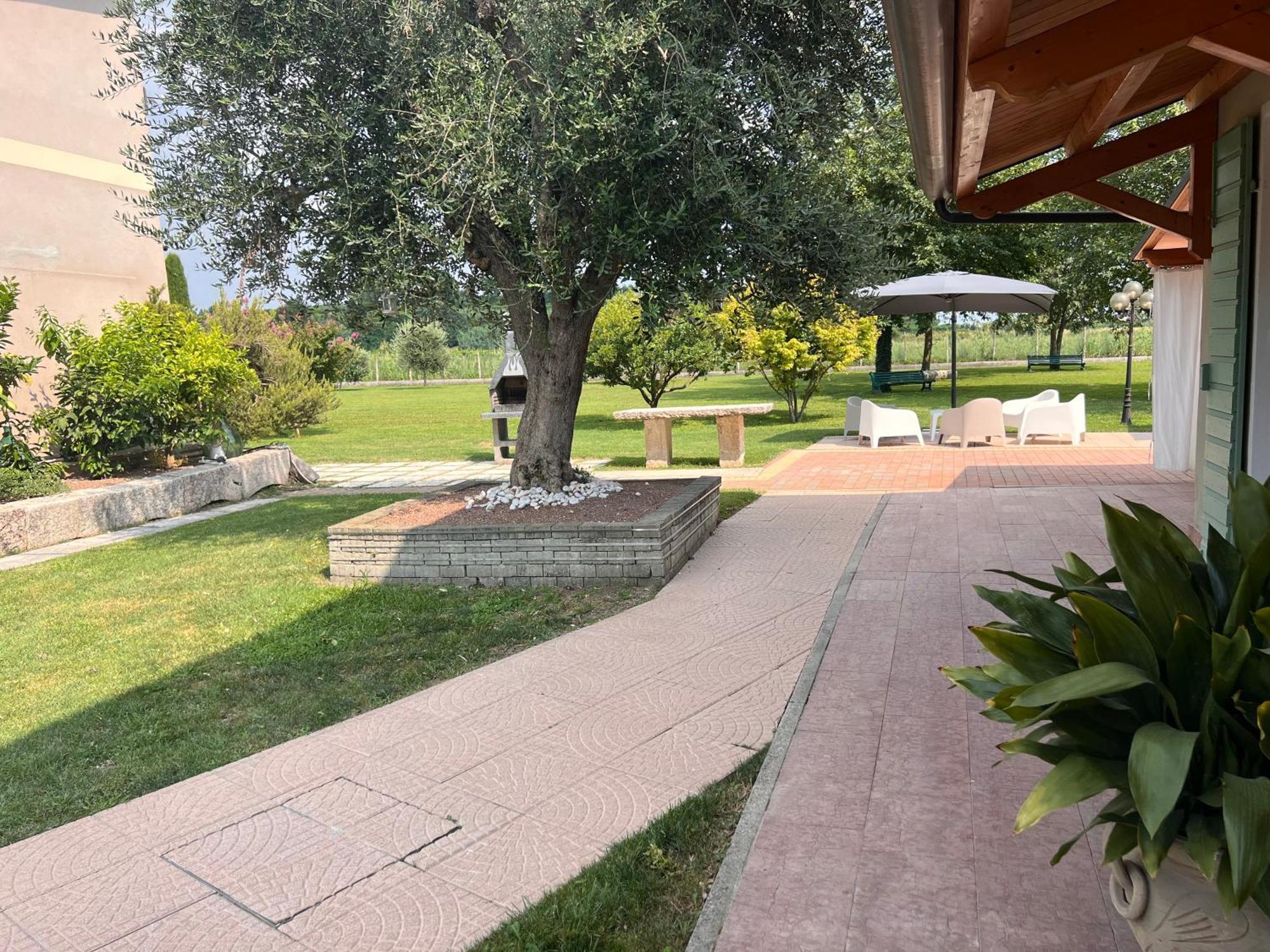 Appartamento "Casa Vacanze Corte Ara Decima" Sona Exteriör bild