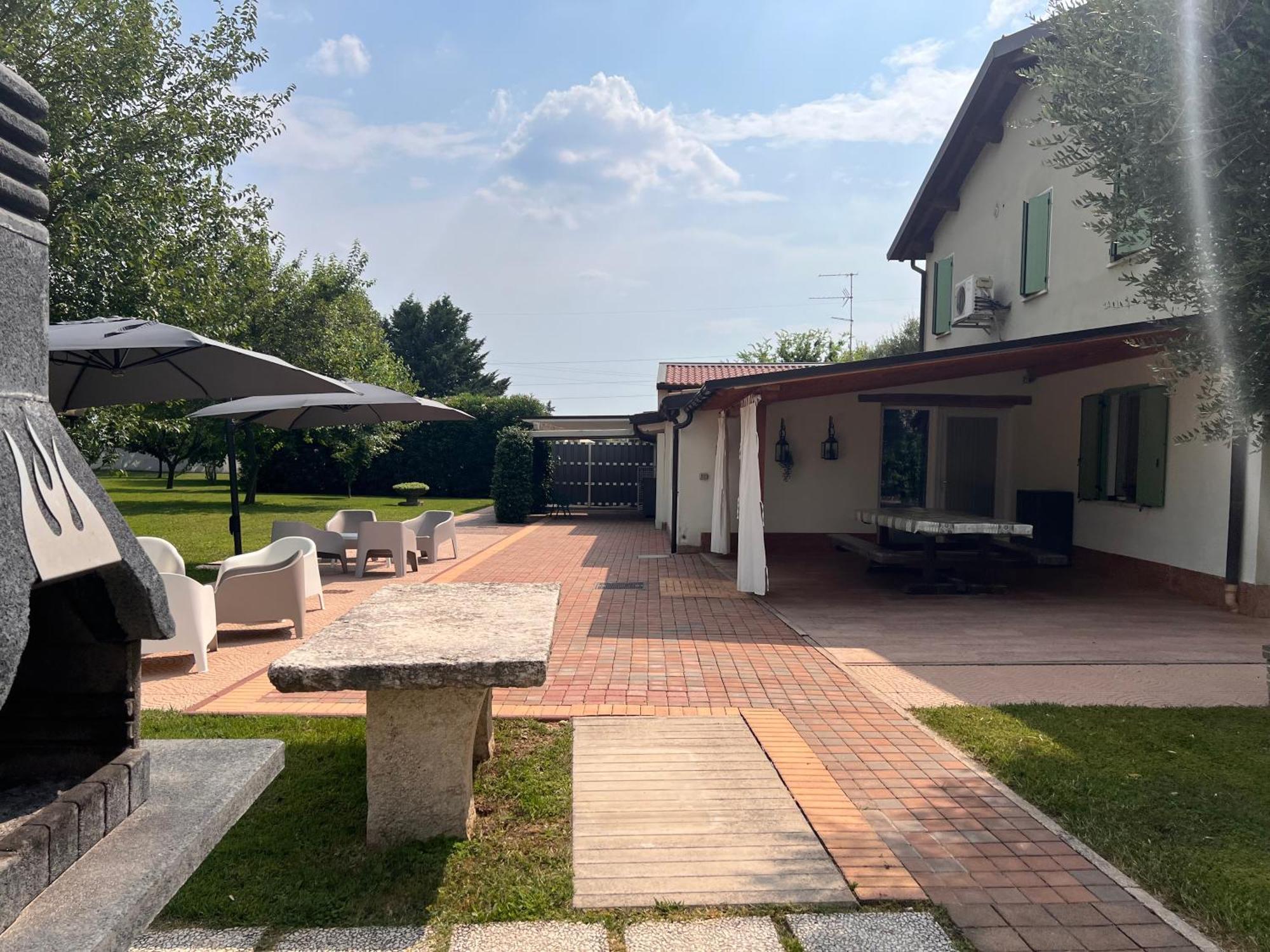 Appartamento "Casa Vacanze Corte Ara Decima" Sona Exteriör bild