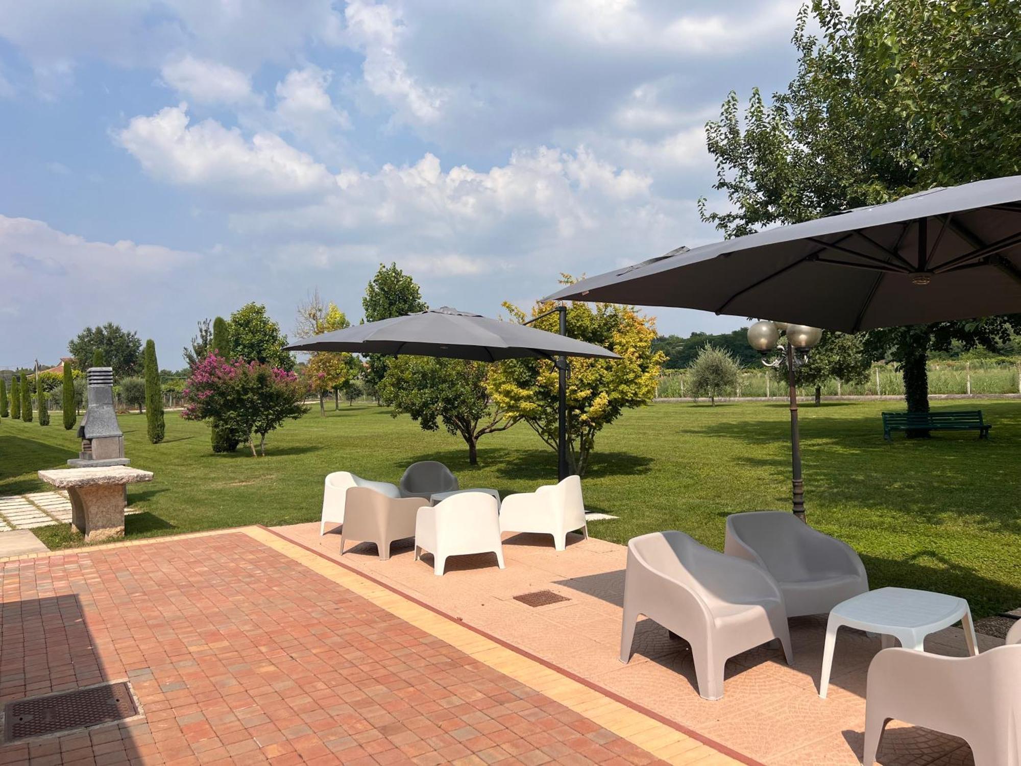 Appartamento "Casa Vacanze Corte Ara Decima" Sona Exteriör bild