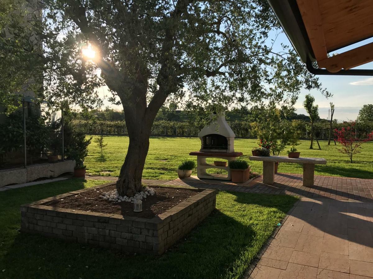 Appartamento "Casa Vacanze Corte Ara Decima" Sona Exteriör bild