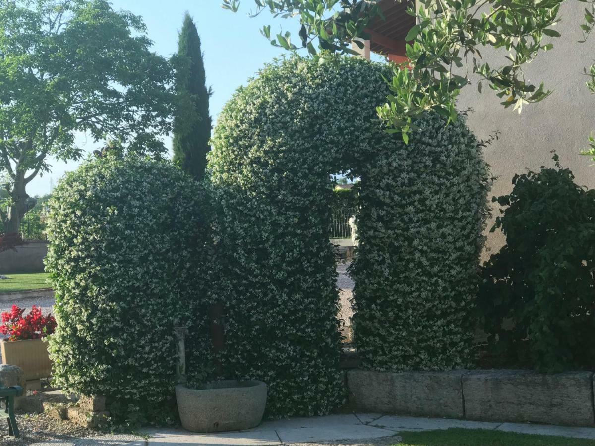 Appartamento "Casa Vacanze Corte Ara Decima" Sona Exteriör bild